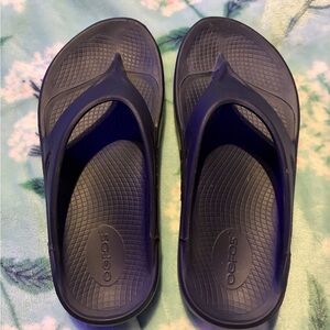 OOFOS Navy Unisex Recovery Flip-Flops